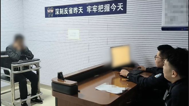 太猖狂了!火车上霸座飞机上也霸座统统拘留！多地警方严打行为(图1)