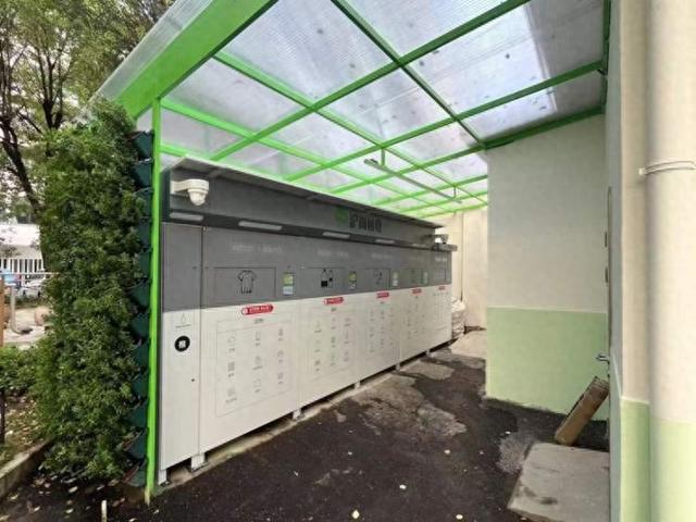 这个小区迎来全新智能垃圾房！除干、湿、有害垃圾外可回收物细分成多个种类(图1)