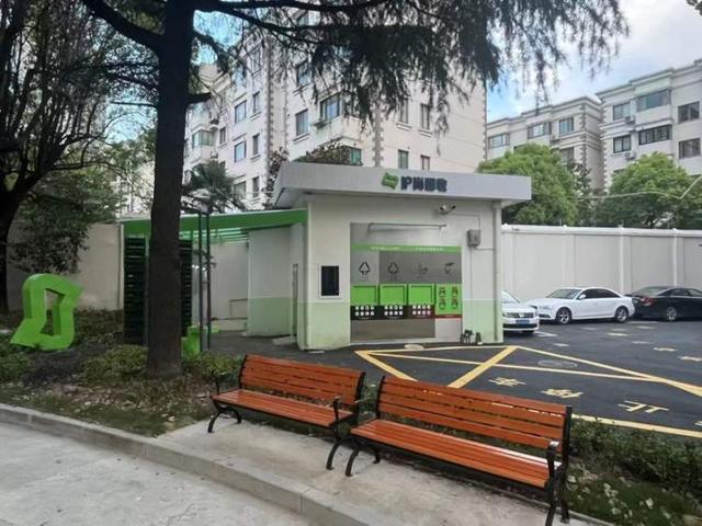 这个小区迎来全新智能垃圾房！除干、湿、有害垃圾外可回收物细分成多个种类(图2)