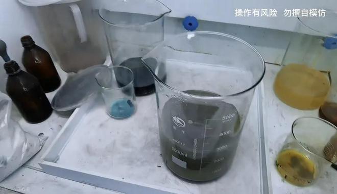 金价凶猛土法废料炼金硬控年轻人(图2)