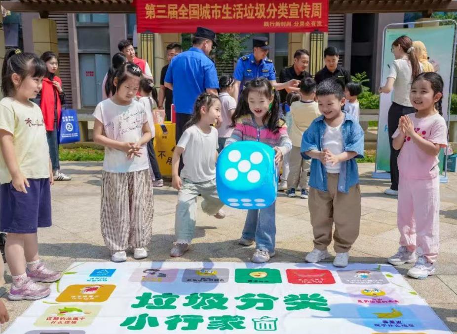 合肥蜀山区：技术赋能“绿色账户”智能垃圾回收机受青睐(图3)