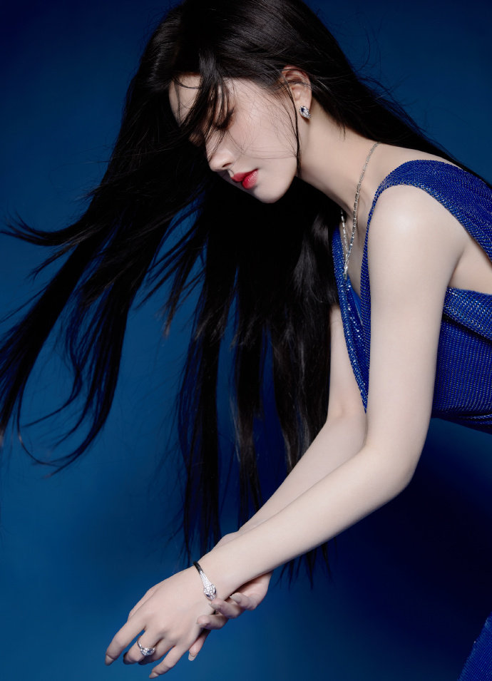 咬住胂胀的红蒂不放吸(图1)