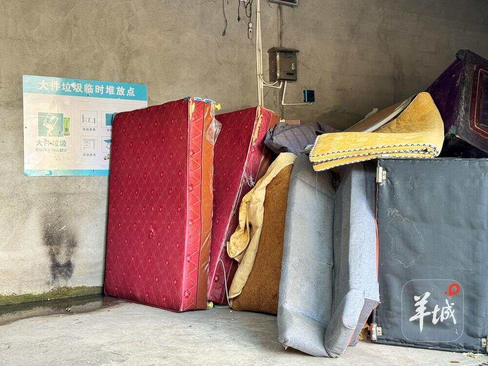丢个旧沙发、旧书柜怎么比买新的还麻烦？｜茶楼·城事开讲(图3)