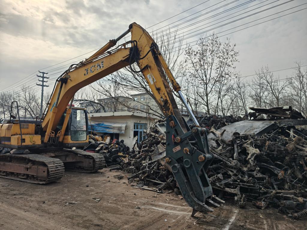 小作坊把控报废车源报废汽车拆解乱象追踪(图2)